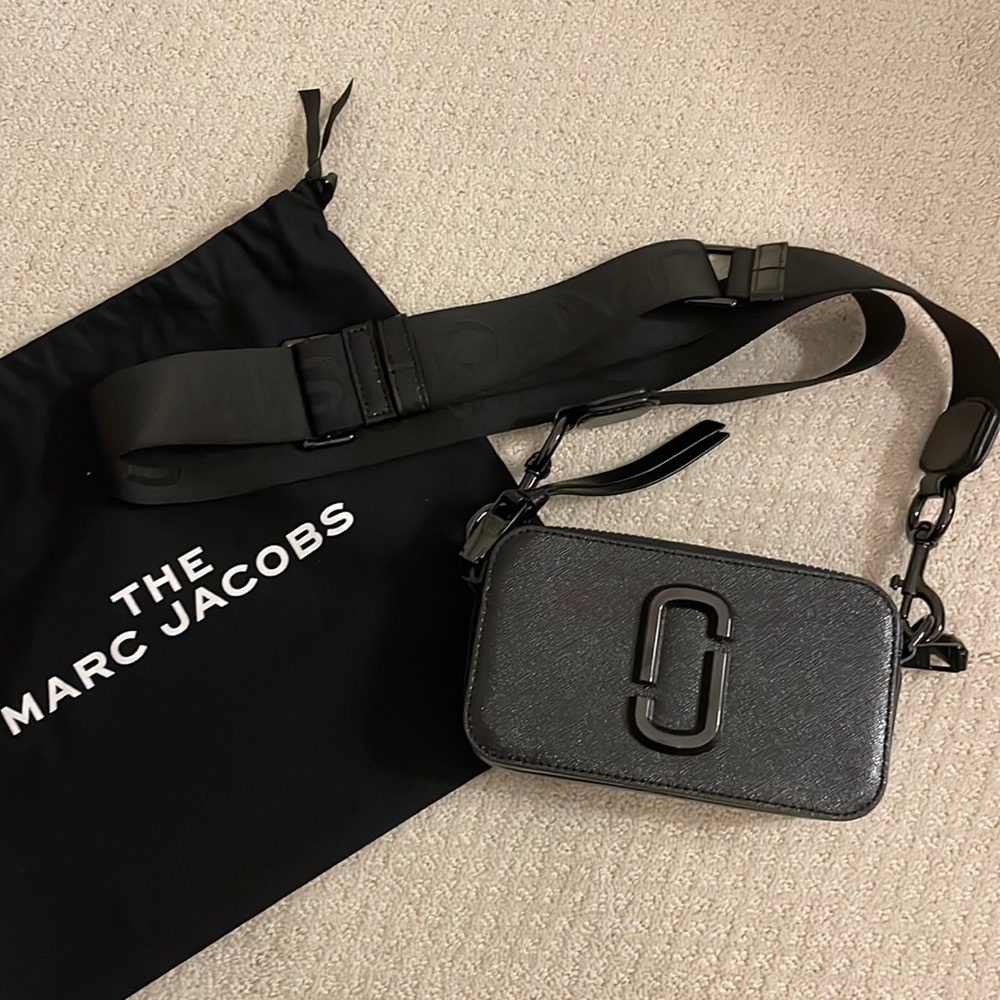 EUC Marc Jacobs Cross Body in Black